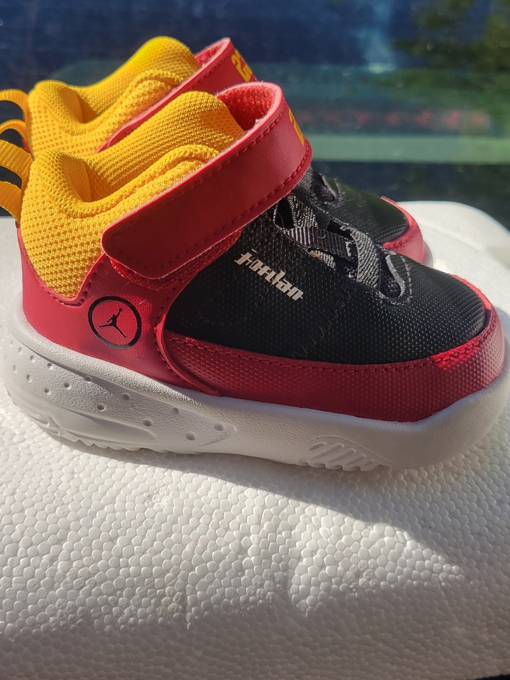 N8ke Jordan Kids Black, Red & Yellow Sneaker Shoes 4c - Picture 2 of 9